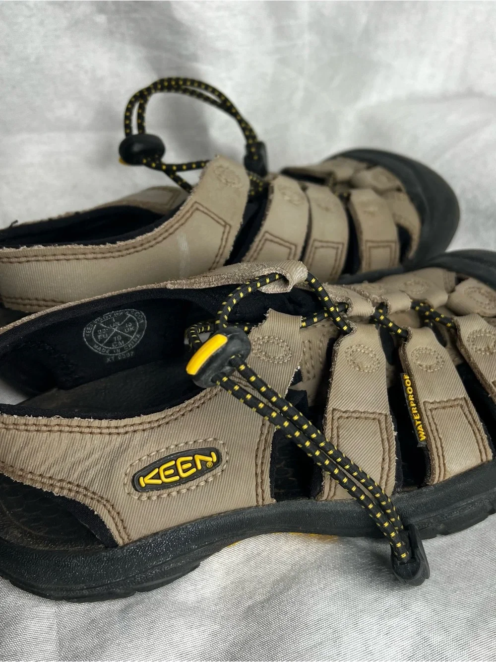 Bid kid size 1 Keen Sandals - tan